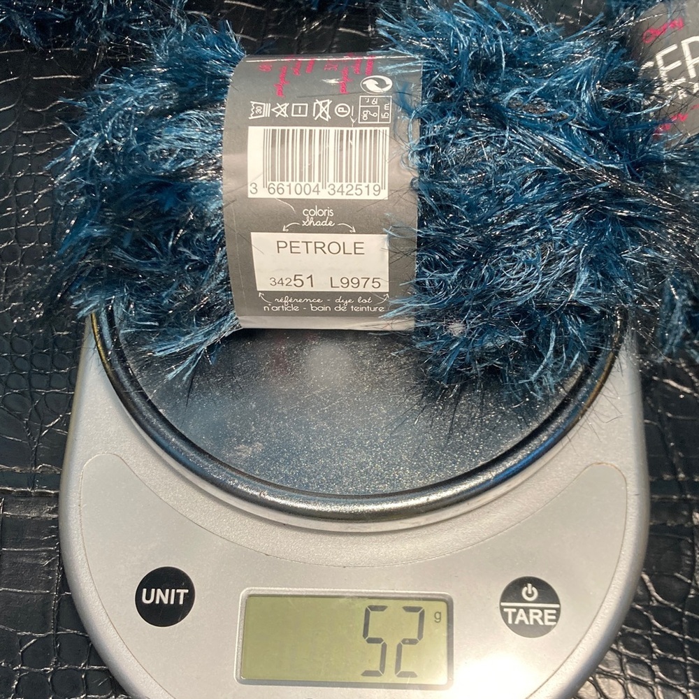 10 NWT Bergere de France Soft Faux Fur Yarn Color Petrole ALL‎ Lot L9975 - Picture 6 of 15